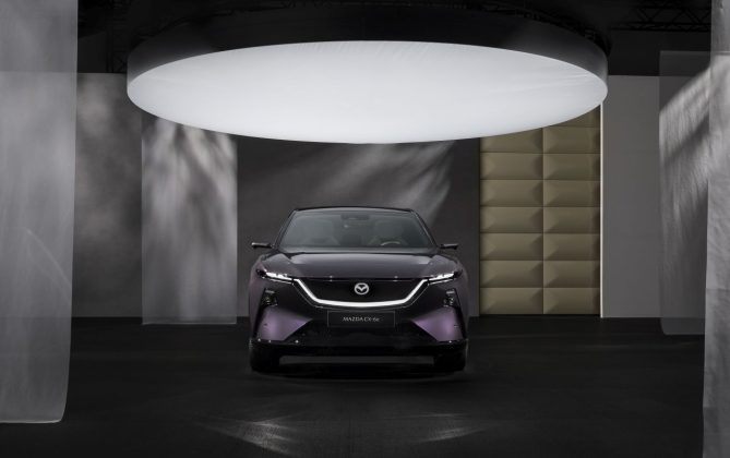 Mazda a lansat la expoziția auto de la Bruxelles modelul CX-6e asamblat în China