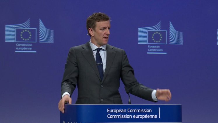 Uniunea Europeană suspendă pentru șase luni pachetul de taxe vamale, de 93 de miliarde de euro, pentru importul de mărfuri din SUA