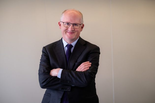 Philip Lane (BCE): Euro va avea un rol mai important în portofoliile investitorilor, după ce politicile lui Trump i-au determinat să-şi regândească deţinerile în dolari