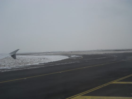 O parte dintre zborurile de pe aeroporturile din Paris vor fi anulate miercuri dimineață din cauza ninsorilor abundente