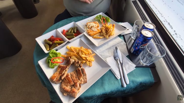 VIDEO Cum mai arată o călătorie cu trenul la vagonul – restaurant al CFR Călători