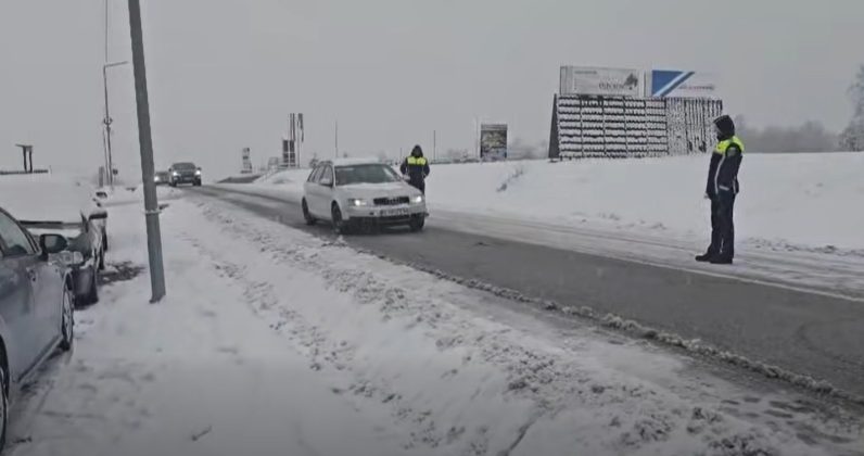 VIDEO Drumul din România unde accesul e permis doar autovehiculelor 4X4 sau echipate cu lanțuri