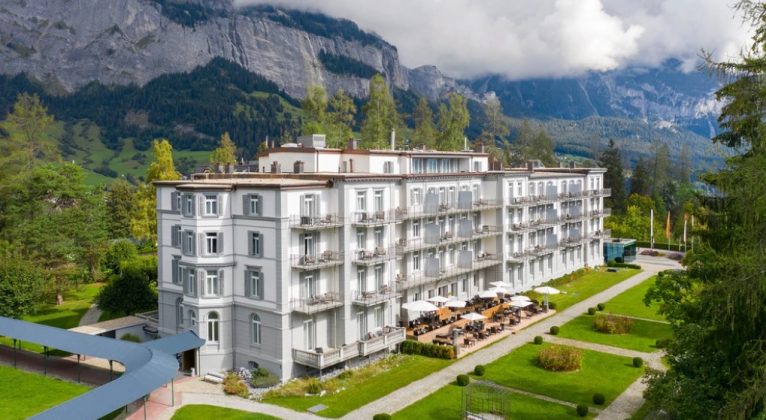 FOTO Schimbare de planuri pentru frații Pavăl: Ce se întâmplă cu marele hotel de 5 stele cumpărat de patronii Dedeman în Elveția