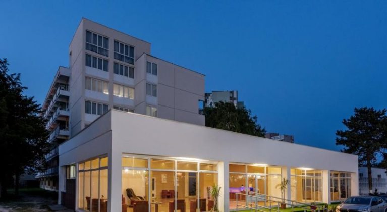 SURPRIZĂ. Hotelul Siret de pe litoral, vândut cu 3,5 milioane de euro. Cine l-a cumpărat