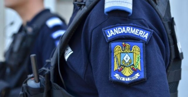 Jandarmi din Constanța se plâng că muncesc și în ture de 19 ore și că sunt puși să pună gresie pe jos. Răspunsul Jandarmeriei