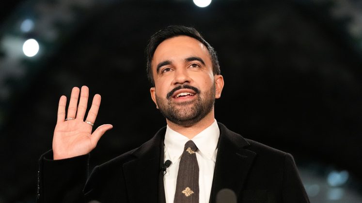 Zohran Mamdani a preluat mandatul de primar al New Yorkului, cu promisiuni sociale ambiţioase şi mize politice naţionale