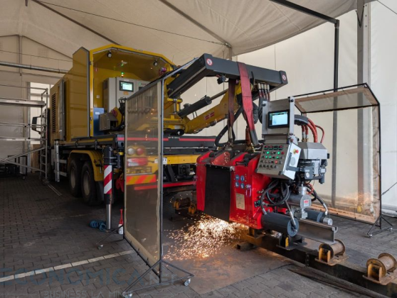 Super – mașina care va suda linii de tramvai în București. Tocmai a fost livrată constructorului PORR