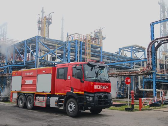 Rompetrol a cumpărat două autospeciale de pompieri și două autocisterne pentru rafinăria Petromidia