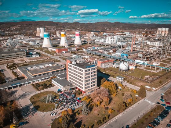 Chimcomplex, după ce și-a dublat pierderile: “negociem cu băncile, prelungim termene de plată, poate întârziem și salariile, dar nu intrăm în insolvență”. O parte din producție ar putea fi mutată în afara României