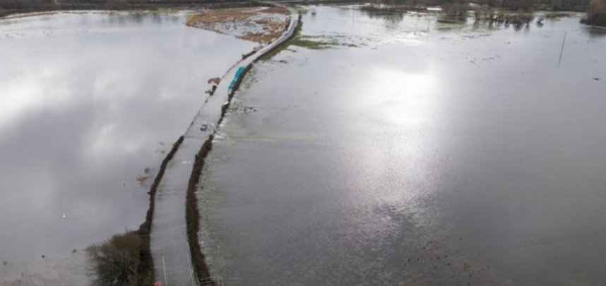 INHGA: Cod galben de inundații în 10 bazine hidrografice și pe râurile din Dobrogea, până luni la prânz