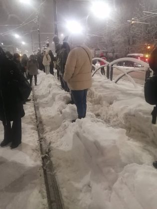 Constantin Tobescu (STB): Circulația tramvaielor de pe linia 25 a fost reluată. Linia 41 este în continuare blocată din cauza zăpeii