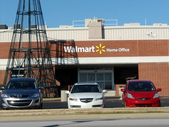 Capitalizarea bursieră a gigantului american Walmart a atins pentru prima dată valoarea de 1.000 de miliarde de dolari