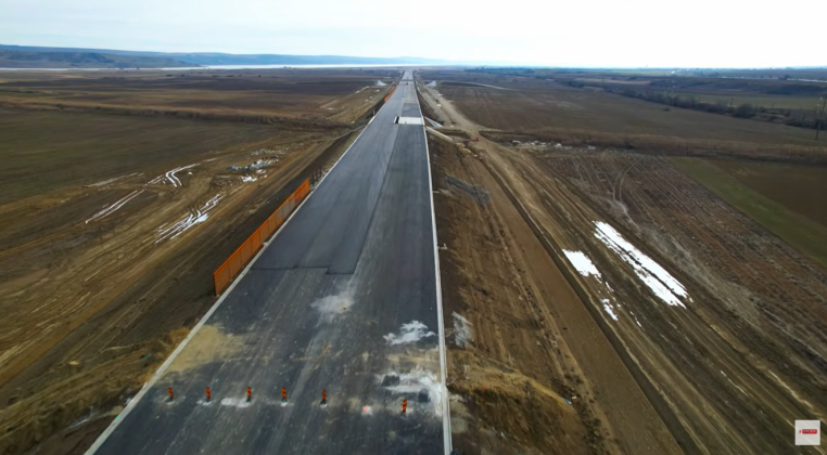 VIDEO Autostrada A7 Adjud – Bacău: Ce lucrări execută UMB pe tronsonul care urmează să fie dat în trafic anul acesta
