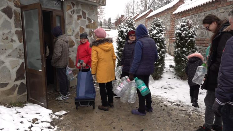Coșmarului orașului din România rămas de peste șase luni fără apă potabilă la robinet se prelungește. Apa se oprește complet
