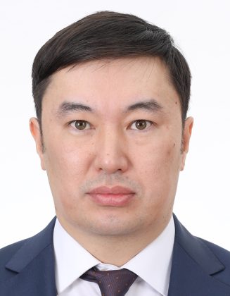 Rompetrol a fost dată în judecată de fostul său director general Ilias Kuldzhanov. El contestă chiar decizia prin care societatea cumpără petrol de la compania-mamă din Kazahstan
