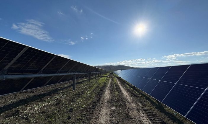 FOTO Românii de la Parapet termină de construit un nou parc fotovoltaic în Italia