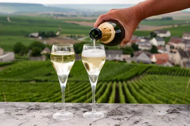 Un an greu pentru şampanie şi coniac – 2025, al treilea an consecutiv de scădere a exporturilor franceze de vin şi băuturi spirtoase