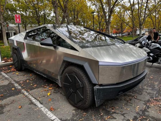 Tesla scoate o versiune „ieftină” a camionetei Cybertruck pentru a impulsiona cererea