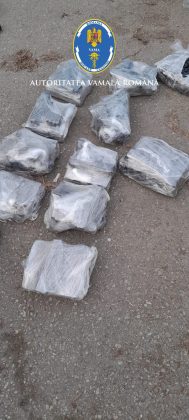 Captură mare de arme în sudul țării. Vameșii și polițiștii au descperit 106 pistoale în urma unui control la Calafat