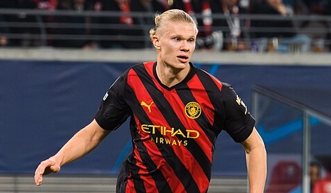 Jucătorul de fotbal Erling Haaland a cumpărat cea mai scumpă carte vândută vreodată în Norvegia și ulterior a donat-o