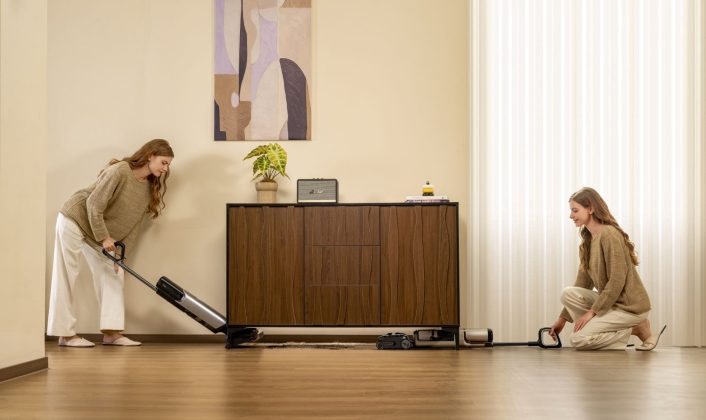 Tineco lansează în România o gamă nouă de aspiratoare verticale cu spălare
