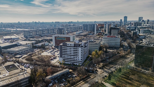 Ansamblu rezidențial The Concord în București în construcție, cu blocuri moderne și spații verzi, finanțare imobiliară asigurată pentru apartamente București. | sursa foto: Economica