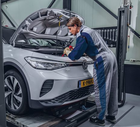 Grupul Volkswagen cheamă la service aproape 100.000 de mașini electrice