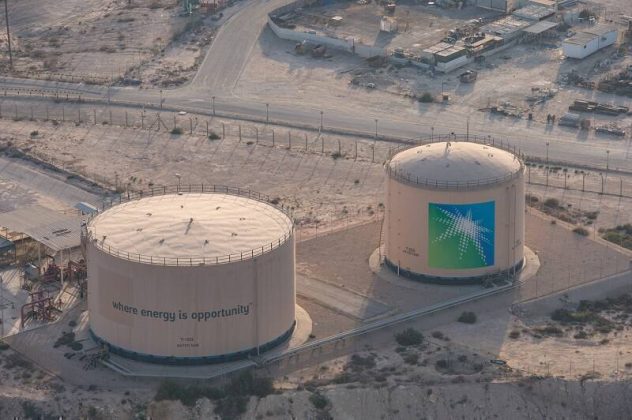 Aramco își oprește livrările de petrol către mai multe rafinării europene, după ce o conductă care transporta țiței spre Marea Roșie a fost avariată în urma unui atac