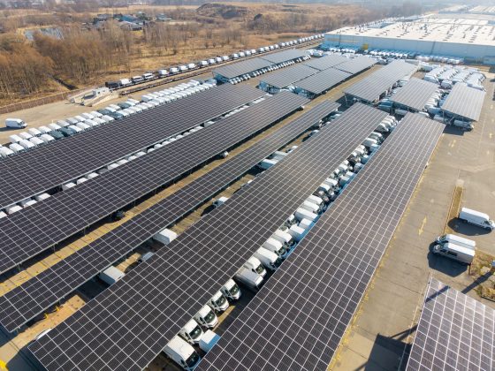 Stellantis a pus în funcțiune unul dintre cele mai mari parcuri fotovoltaice industriale din Europa Centrală și de Est la fabrica sa din Gliwice, Polonia, unde pot fi adăpostite 1.200 de mașini