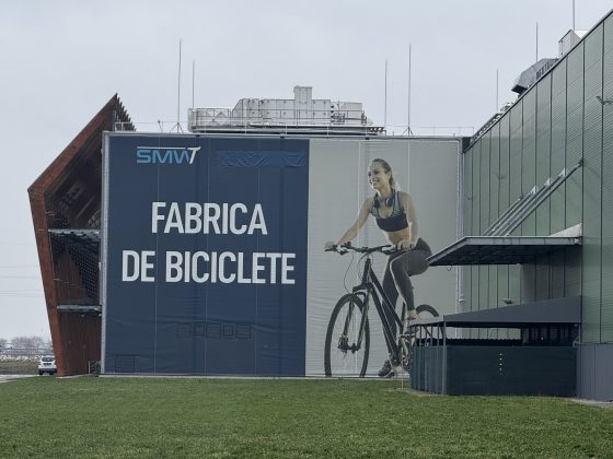 VIDEO. O zi în fabrica Decathlon de la Timișoara. Peste 800.000 de biciclete au fost asamblate doar anul trecut