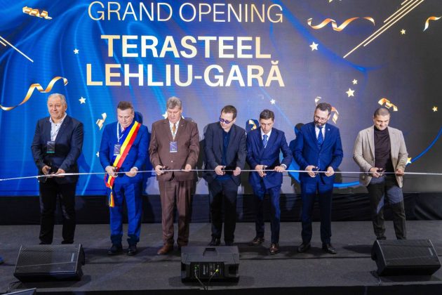 Interiorul fabricii panouri sandwich România la Lehliu Gară, cu utilaje moderne și linii de producție pentru panouri, investiție 20 milioane euro. | sursa foto: Economica Interiorul fabricii panouri sandwich România la Lehliu Gară, cu utilaje moderne și linii de producție pentru panouri, investiție 20 milioane euro. | sursa foto: Economica