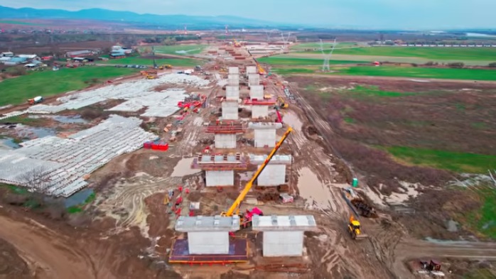 VIDEO Ultima mare „redută” de cucerit pentru autostrada A7 Focșani – Bacău: Umbrărescu ridică un viaduct uriaș peste mlaștină