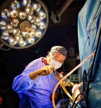 Neurochirurgia de înaltă performanță crește în regiune: peste 800 de intervenții DBS pentru Parkinson într-un singur centru