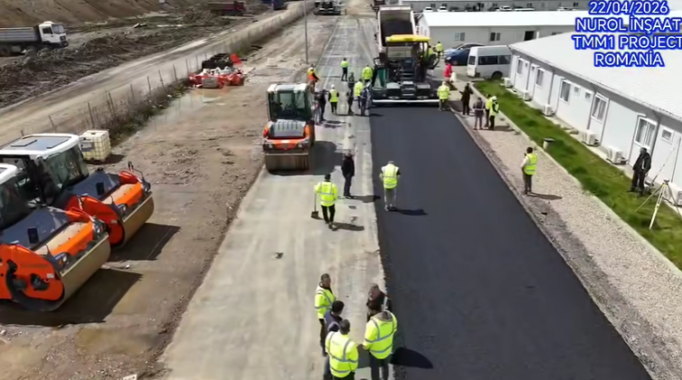 VIDEO Autostrada Unirii A8: Primul strat de asfalt experimental, așternut în cadrul proiectului pentru secțiunea Tg Mureș – Miercurea Nirajului
