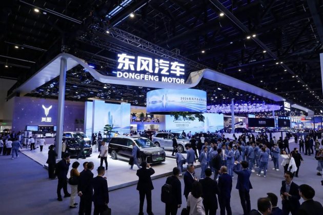 Producătorii auto prezintă noile vehicule electrice şi aplicaţii AI la Salonul Auto de la Beijing