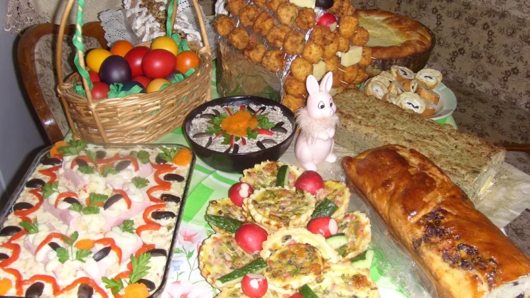 Masa de Paşte – Care sunt produsele tradiţionale cu cele mai mari scumpiri şi ce s-a ieftinit (date oficiale INS)