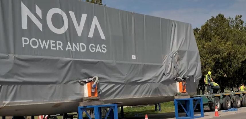 VIDEO O nouă centrală electrică făcută și deținută de români se apropie cu pași repezi de finalizare. Turbinele mari au ajuns pe șantier