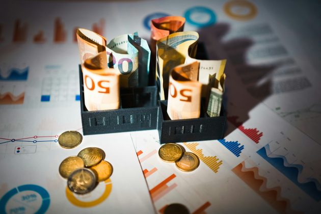 Românii strâng cureaua: 8 din 10 au tăiat deja cheltuielile neesențiale