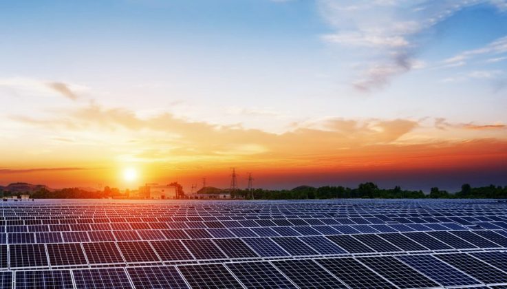 În pofida lui Trump, energia regenerabilă din SUA va înregistra o creştere record în acest an (Bloomberg)