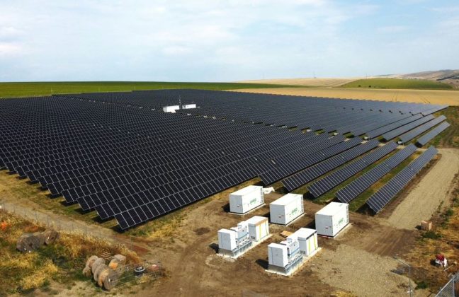 Nou proiect fotovoltaic de 61 MW cu stocare de 100 MWh din Olt primește finanțare de 50 mil.euro. Construcția a început