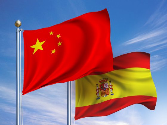 Capcana investițiilor chineze în Spania: Fabrica de baterii pentru mașini electrice, de 4,1 mld. euro, se construiește cu muncitori aduși din China