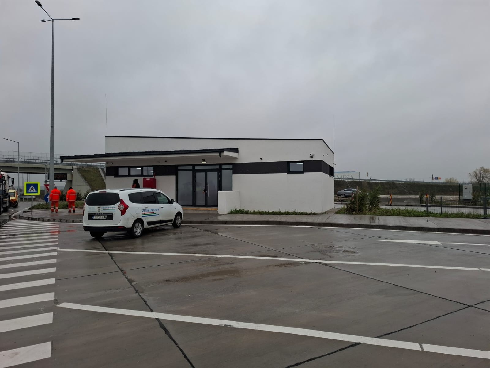 FOTO Drum Expres Craiova - Pitești - DEx12: Azi au fost deschise două noi spații de servicii - Economica.net