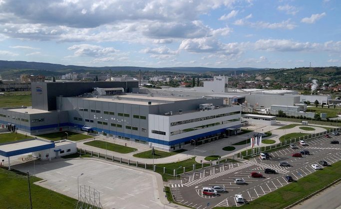 Un miliardar ajunge patron peste o fabrică de medicamente din România. Tranzacție record