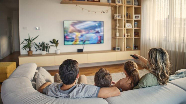 Românii au luat televizoare de sute de milioane de euro și cumpără tot mai scump. ”Oamenii nu se mai uită doar la preț” – Vicepreședinte Samsung România și Bulgaria