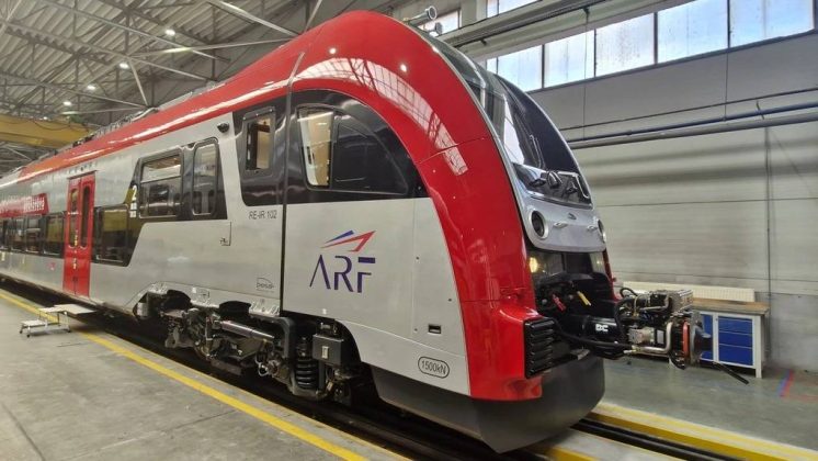 Cele 20 de trenuri de lung parcurs de la Pesa și cele 16 locomotive de la Alstom, transferate pe finanțare din Fondul pentru Modernizare