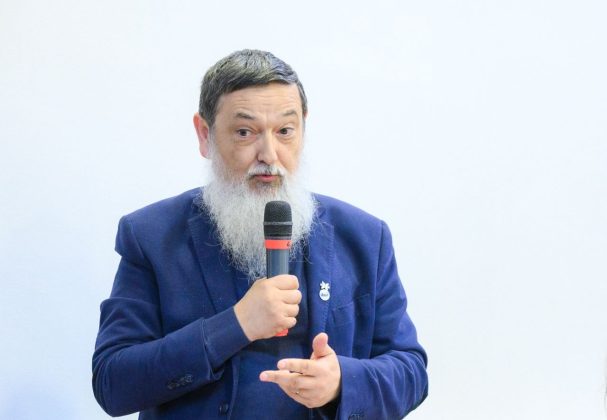 Reprezentanți ai industriei turismului românesc discutând strategii pentru promovare turistică și utilizarea voucherelor de vacanță. | sursa foto: Economica
