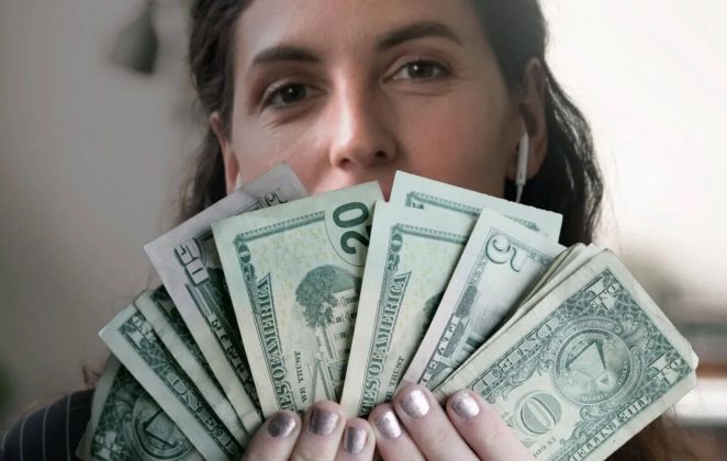 Se poate obține online un credit cu istoric negativ?