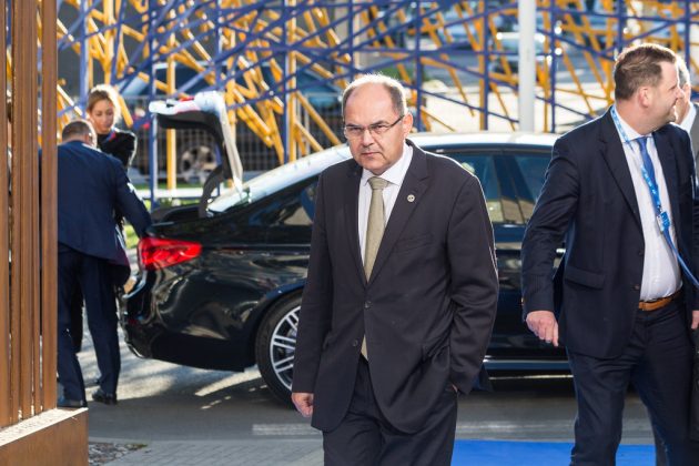 Christian Schmidt, fostul înalt reprezentant pentru Bosnia, spune că a demisionat din funcție în urma unor presiuni enorme și neașteptate exercitate de SUA
