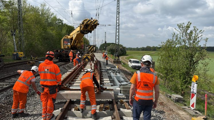 FOTO Companie din România lucrează la o linie de cale ferată din Germania, unde trenurile vor putea circula cu 320 km/oră