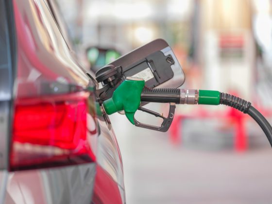 Noi scumpiri în benzinării, în această după amiază – nimeni nu mai are benzină sub 9 lei pe litru, motorina este foarte aproape de pragul de 10 lei. Creșterile de preț vor continua